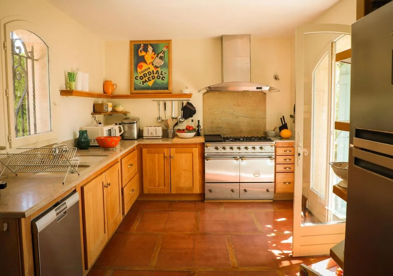 אקס-אן-פרובאנס Villa La Source - Location A Aix En Provence 0*,  צרפת